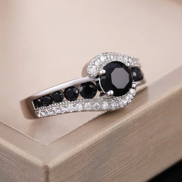 PRINCESS CUT RING - Picture 12 of 15